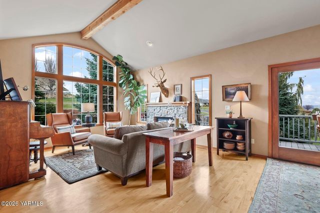 11105 Zier Rd, Yakima, WA 98908