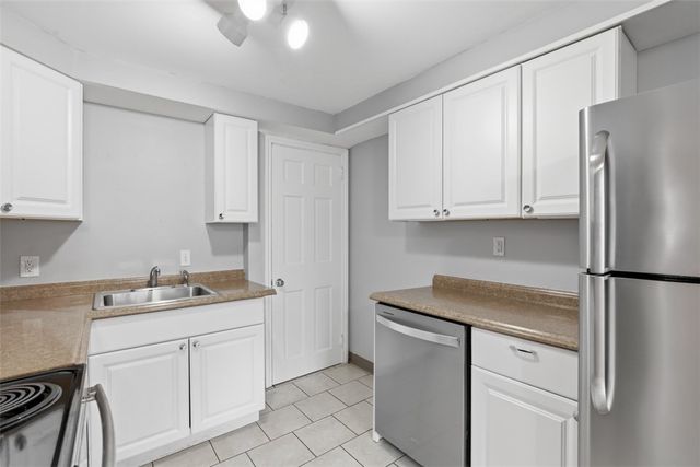 2012 Pleasant St, Bethel Park, PA 15102