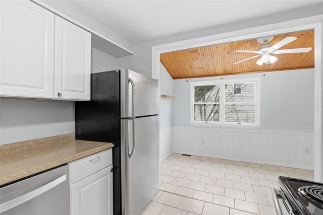 2012 Pleasant St, Bethel Park, PA 15102