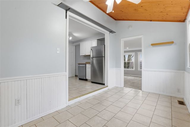 2012 Pleasant St, Bethel Park, PA 15102