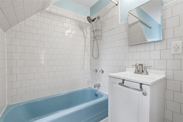 2012 Pleasant St, Bethel Park, PA 15102