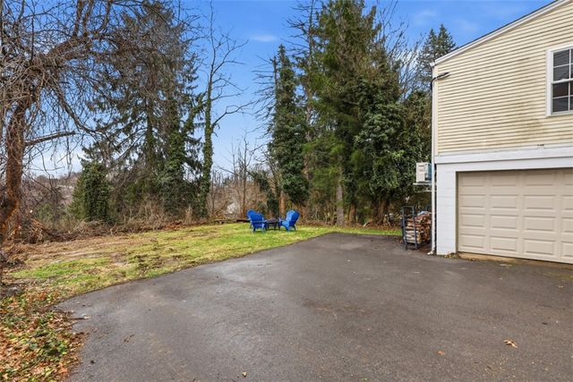 2012 Pleasant St, Bethel Park, PA 15102