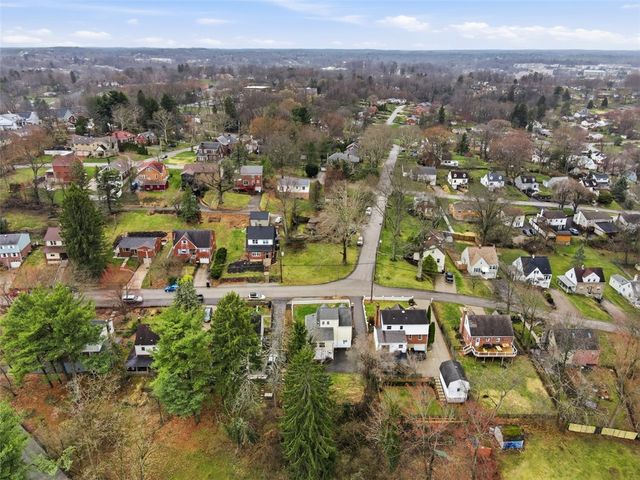 2012 Pleasant St, Bethel Park, PA 15102