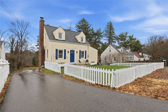 2012 Pleasant St, Bethel Park, PA 15102
