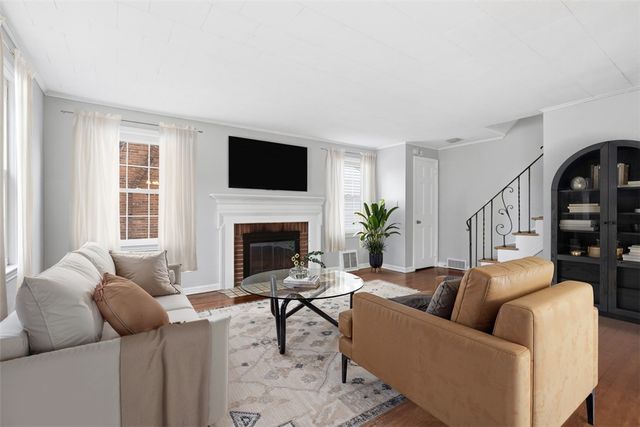 2012 Pleasant St, Bethel Park, PA 15102