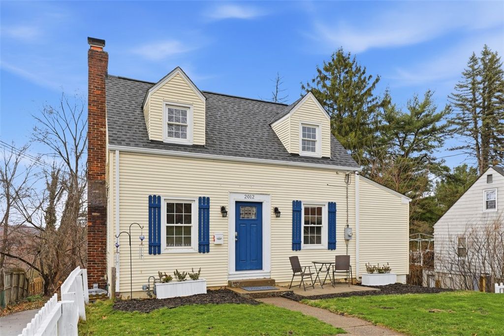 2012 Pleasant St, Bethel Park, PA 15102