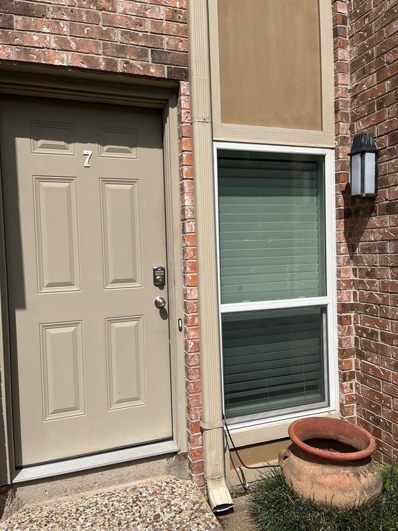 2517 Bering Drive, Houston, TX 77057