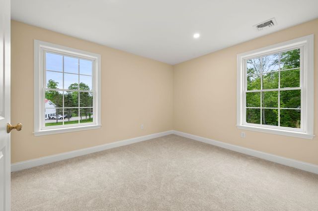 5A Violette Drive, Epping, NH 03042