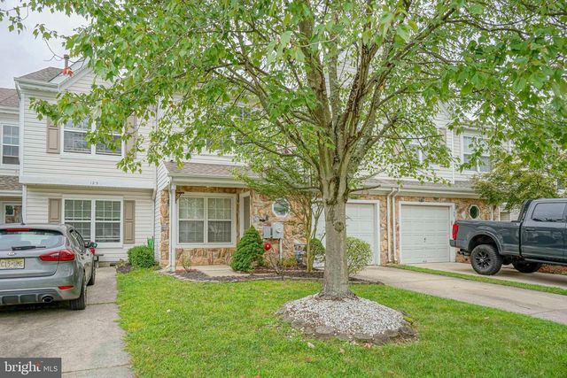 127 BUCKINGHAM WAY, Mount Laurel, NJ 08054