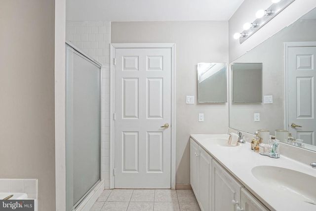127 BUCKINGHAM WAY, Mount Laurel, NJ 08054