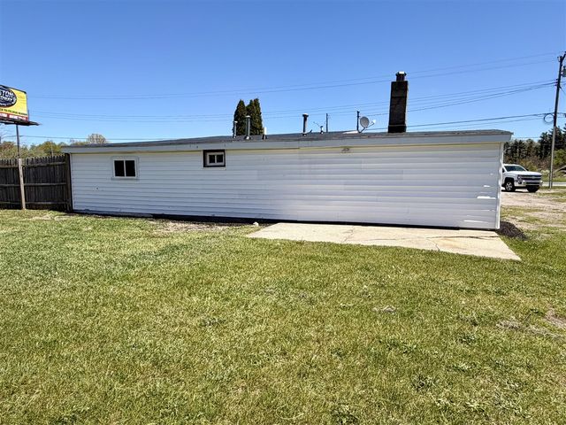 3261 Whitehall Road, Muskegon, MI 49445