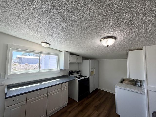 3261 Whitehall Road, Muskegon, MI 49445