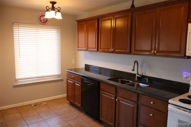 36806 Park Place Drive, Sterling Heights, MI 48310