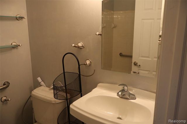 36806 Park Place Drive, Sterling Heights, MI 48310