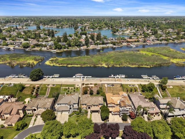 6153 Riverbank Cir, Stockton, CA 95219