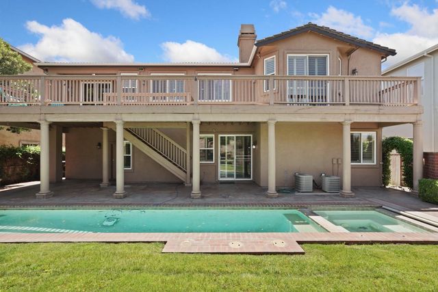 6153 Riverbank Cir, Stockton, CA 95219