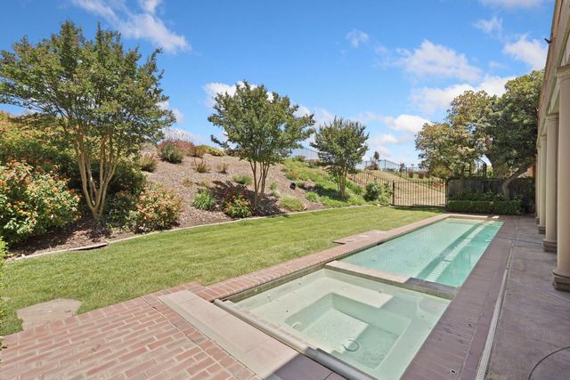 6153 Riverbank Cir, Stockton, CA 95219