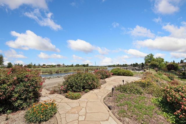 6153 Riverbank Cir, Stockton, CA 95219