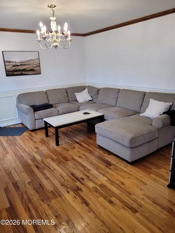 5 Peachtree Road, Oakhurst, NJ 07755