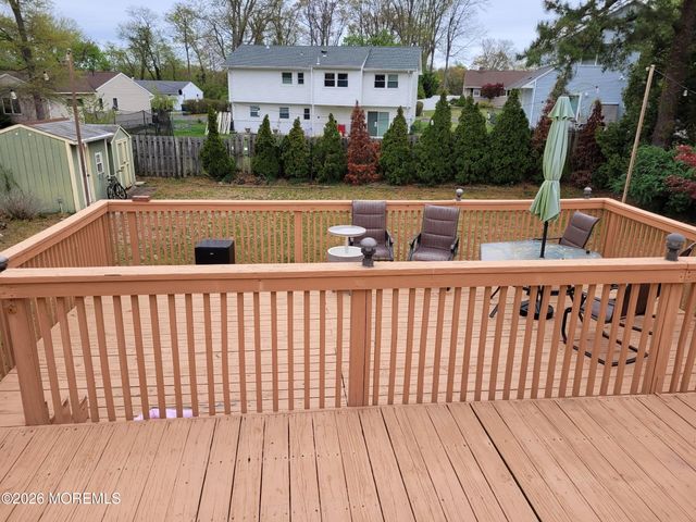 5 Peachtree Road, Oakhurst, NJ 07755