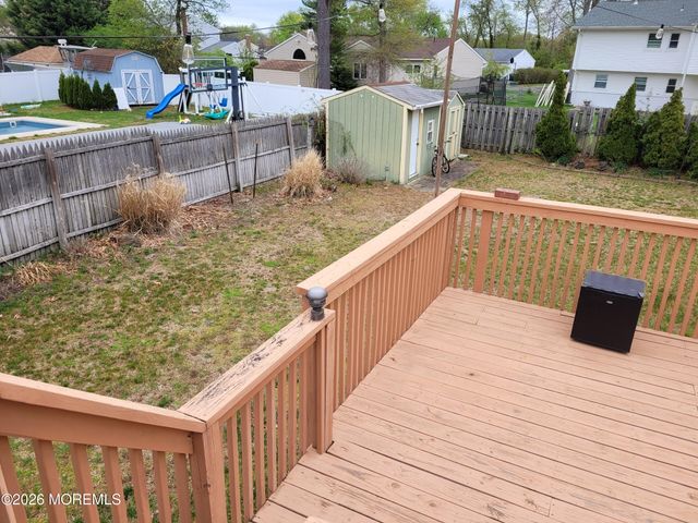 5 Peachtree Road, Oakhurst, NJ 07755