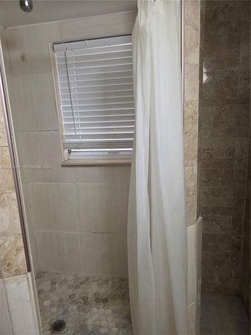 5712 Hollywood Blvd 1, Hollywood, FL 33021