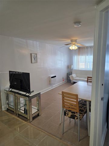 5712 Hollywood Blvd 1, Hollywood, FL 33021