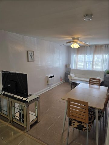 5712 Hollywood Blvd 1, Hollywood, FL 33021