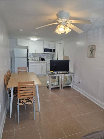 5712 Hollywood Blvd 1, Hollywood, FL 33021