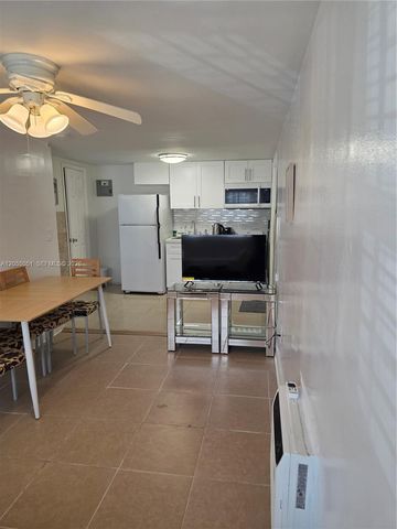 5712 Hollywood Blvd 1, Hollywood, FL 33021