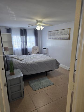 5712 Hollywood Blvd 1, Hollywood, FL 33021
