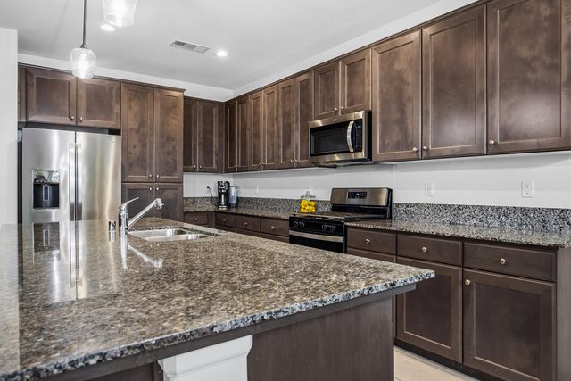 3445 N Atwood Court, Visalia, CA 93291