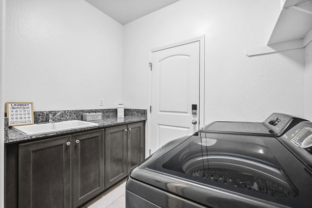 3445 N Atwood Court, Visalia, CA 93291