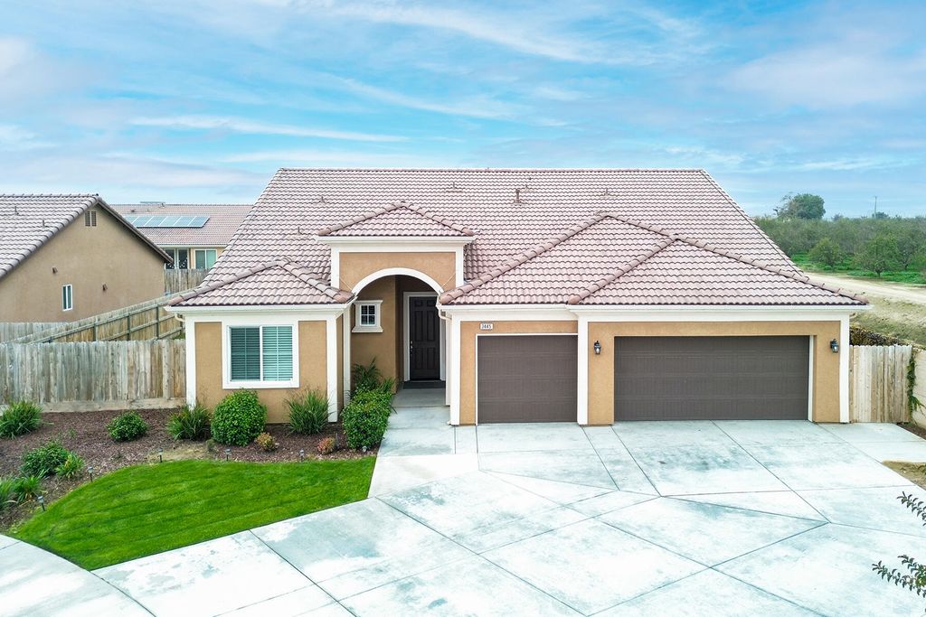 3445 N Atwood Court, Visalia, CA 93291