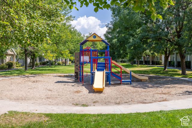 2 N SOMERSET PL, Logan, UT 84341