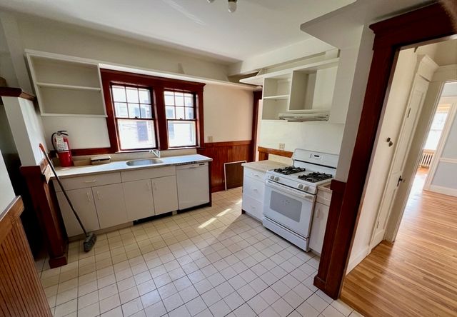 8 Wright St 2, Cambridge, MA 02138