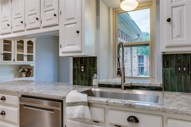 1908 Golden Trail, Carrollton, TX 75010