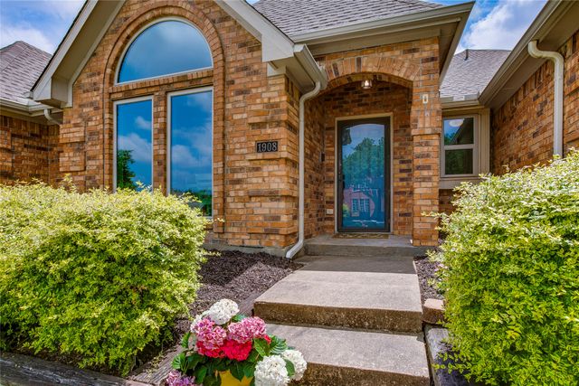 1908 Golden Trail, Carrollton, TX 75010