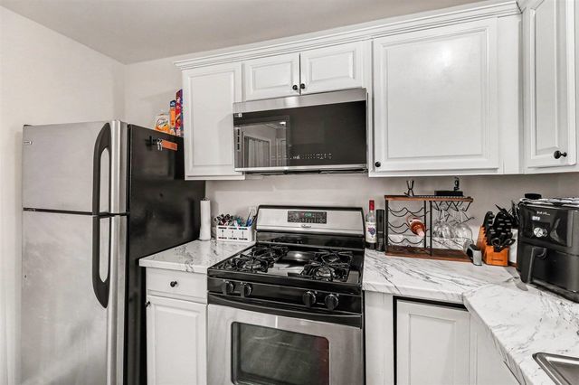 7541 Orchard Avenue, Warren, MI 48091