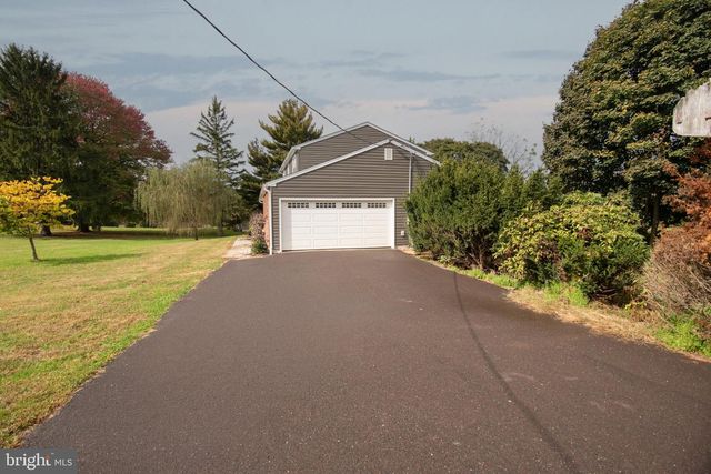 728 E CREAMERY RD, Perkasie, PA 18944