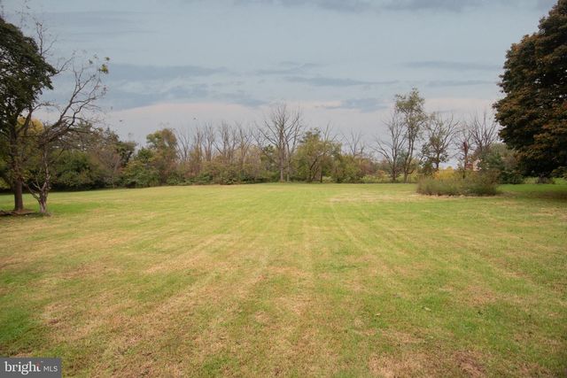 728 E CREAMERY RD, Perkasie, PA 18944