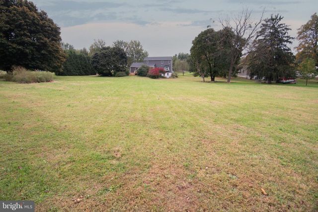 728 E CREAMERY RD, Perkasie, PA 18944