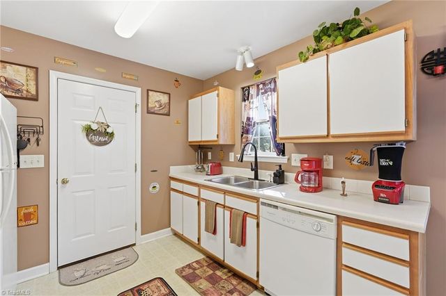 3772 Cheshire Place Court, Winston-salem, NC 27106