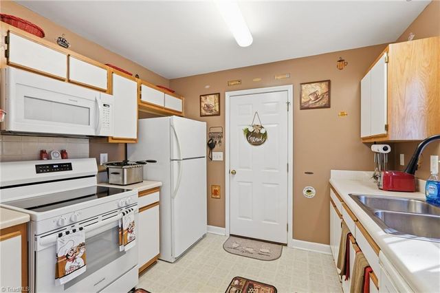 3772 Cheshire Place Court, Winston-salem, NC 27106