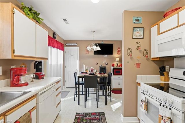 3772 Cheshire Place Court, Winston-salem, NC 27106