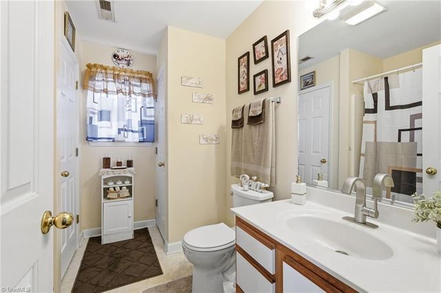 3772 Cheshire Place Court, Winston-salem, NC 27106