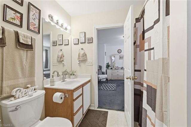 3772 Cheshire Place Court, Winston-salem, NC 27106