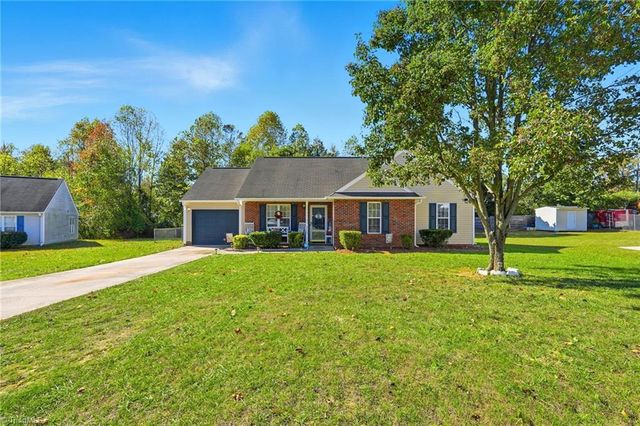 3772 Cheshire Place Court, Winston-salem, NC 27106