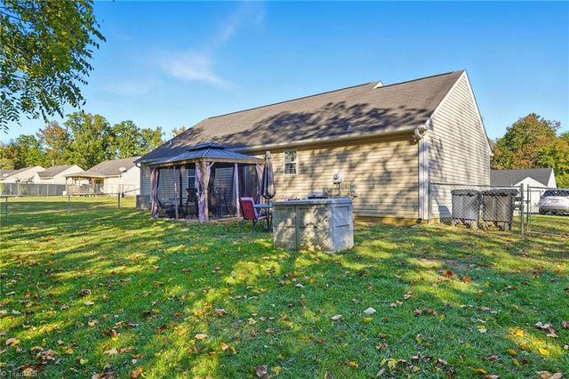3772 Cheshire Place Court, Winston-salem, NC 27106