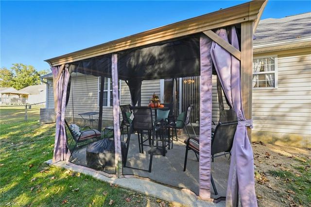 3772 Cheshire Place Court, Winston-salem, NC 27106